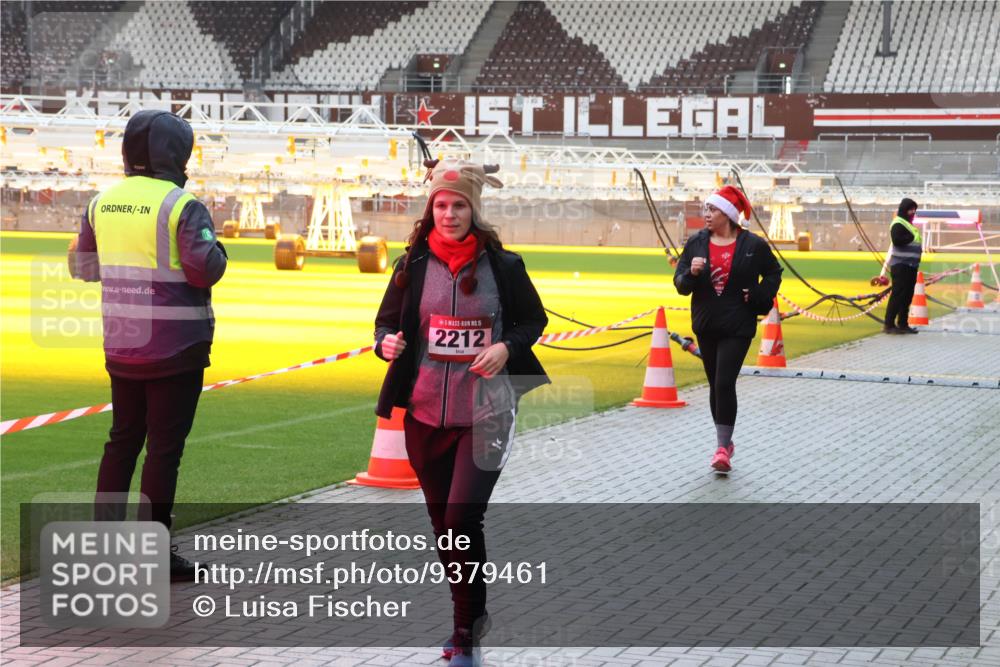 07.12.2025 - St. Pauli X-Mass-Run No. 15 Luisa Fischer http://msf.ph/oto/9379461 07.12.2025 10:34:59 Ziel 15, 2212, 137, 493, 578, 2212, 2639, 3389, 3390, 4276, 4277, 4309, 4310, 4316, 4317, 4336, 4337 meine-sportfotos.de