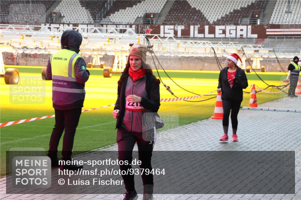 07.12.2025 - St. Pauli X-Mass-Run No. 15 Luisa Fischer http://msf.ph/oto/9379464 07.12.2025 10:35:00 Ziel 2212, 137, 493, 578, 2212, 2639, 3389, 3390, 4276, 4277, 4309, 4310, 4316, 4317, 4336, 4337 meine-sportfotos.de