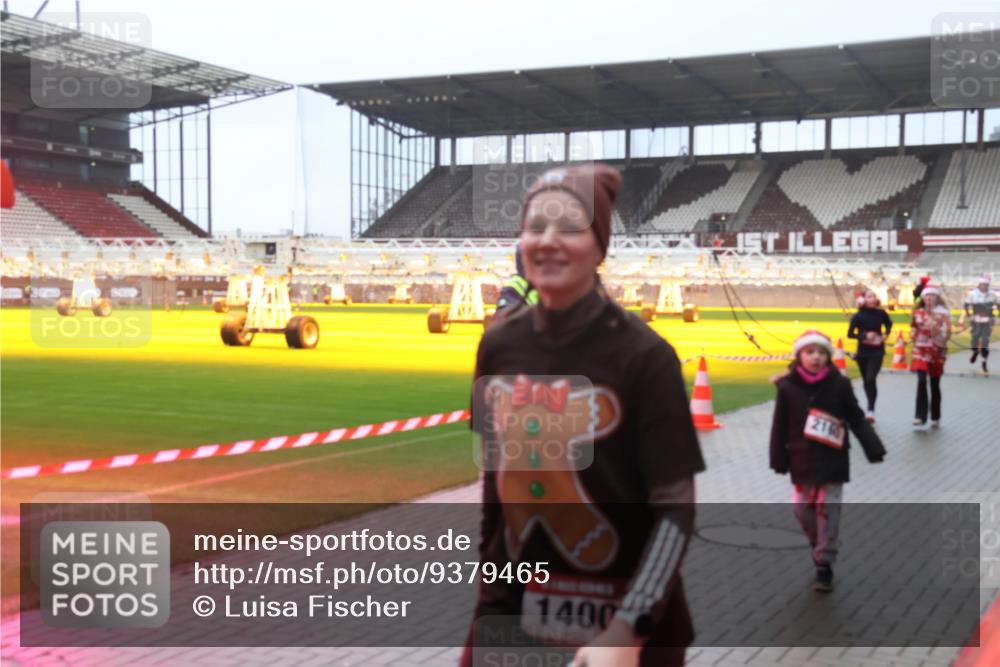 07.12.2025 - St. Pauli X-Mass-Run No. 15 Luisa Fischer http://msf.ph/oto/9379465 07.12.2025 11:11:19 Ziel 1400, 2140, 29, 30, 31, 48, 49, 122, 134, 660, 667, 669, 697, 698, 745, 1064, 1066, 1380, 1398, 1400, 1402, 1518, 1519, 1584, 1626, 1692, 1694, 1707, 1739, 1740, 2258, 2616, 2742, 3124, 3136, 4574 meine-sportfotos.de