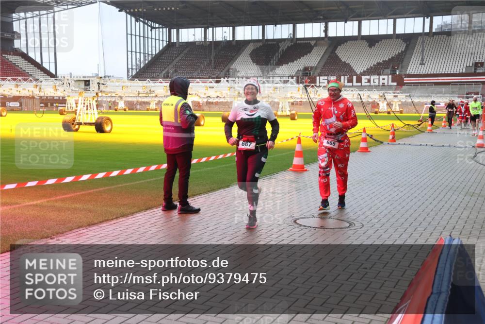 07.12.2025 - St. Pauli X-Mass-Run No. 15 Luisa Fischer http://msf.ph/oto/9379475 07.12.2025 11:11:27 Ziel 667, 669, 29, 48, 122, 411, 660, 667, 669, 697, 698, 745, 777, 787, 788, 812, 815, 817, 832, 841, 909, 1064, 1066, 1145, 1146, 1147, 1380, 1400, 1402, 1518, 1519, 1557, 1565, 1568, 1584, 1619, 1626, 1707, 2258, 2616, 2742, 3124, 3136, 4574, 4801, 4805, 4806, 4810, 4813, 5005, 5006 meine-sportfotos.de