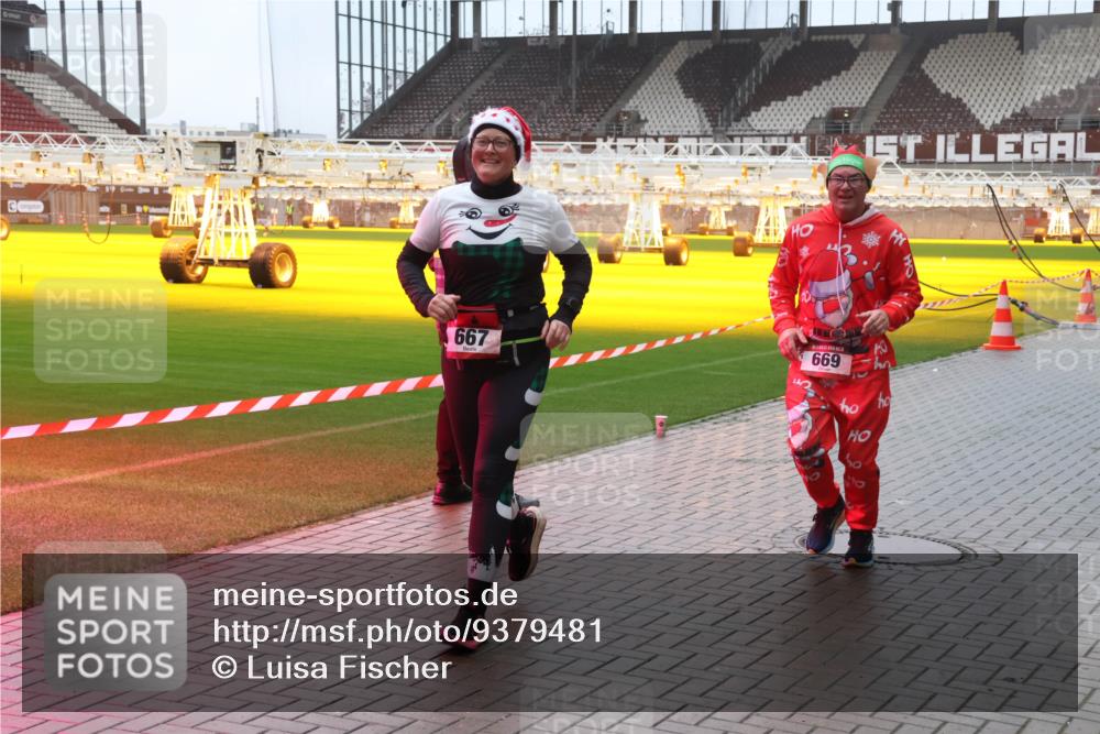 07.12.2025 - St. Pauli X-Mass-Run No. 15 Luisa Fischer http://msf.ph/oto/9379481 07.12.2025 11:11:27 Ziel 667, 669, 29, 48, 122, 411, 660, 667, 669, 697, 698, 745, 777, 787, 788, 812, 815, 817, 832, 841, 909, 1064, 1066, 1145, 1146, 1147, 1380, 1400, 1402, 1518, 1519, 1557, 1565, 1568, 1584, 1619, 1626, 1707, 2258, 2616, 2742, 3124, 3136, 4574, 4801, 4805, 4806, 4810, 4813, 5005, 5006 meine-sportfotos.de