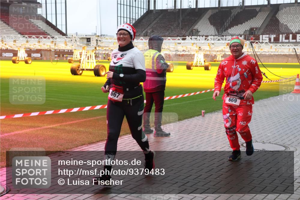 07.12.2025 - St. Pauli X-Mass-Run No. 15 Luisa Fischer http://msf.ph/oto/9379483 07.12.2025 11:11:28 Ziel 667, 669, 29, 48, 122, 411, 660, 667, 669, 697, 698, 745, 777, 787, 788, 812, 815, 817, 832, 841, 909, 1064, 1066, 1145, 1146, 1147, 1380, 1400, 1402, 1518, 1519, 1557, 1565, 1568, 1584, 1619, 1626, 1707, 2258, 2616, 2742, 3124, 3136, 4574, 4801, 4805, 4806, 4810, 4813, 5005, 5006 meine-sportfotos.de
