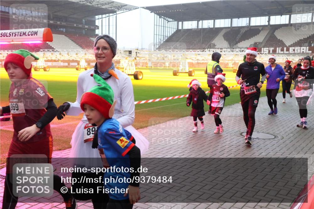 07.12.2025 - St. Pauli X-Mass-Run No. 15 Luisa Fischer http://msf.ph/oto/9379484 07.12.2025 10:06:45 Ziel 969, 89, 3093, 2894, 1394, 34, 127, 148, 150, 180, 187, 424, 468, 562, 676, 805, 834, 893, 967, 969, 1119, 1369, 1479, 1480, 1788, 1832, 1937, 1946, 2756, 2757, 2894, 2968, 3093, 3172, 3196, 3213, 3232, 3534, 3535, 3536, 3537, 3812, 3814, 3857, 3859, 3877, 3970, 3971, 4235, 4236, 4237, 4246, 4251, 4459, 4657, 4665, 4670, 4672, 4676, 4677, 4736, 4739 meine-sportfotos.de
