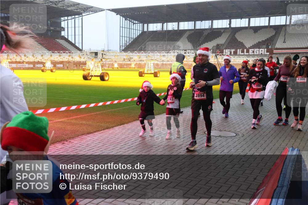 07.12.2025 - St. Pauli X-Mass-Run No. 15 Luisa Fischer http://msf.ph/oto/9379490 07.12.2025 10:06:45 Ziel 3093, 2894, 4736, 1394, 399, 2366, 34, 127, 148, 150, 180, 187, 424, 468, 562, 676, 805, 834, 893, 967, 969, 1119, 1369, 1479, 1480, 1788, 1832, 1937, 1946, 2756, 2757, 2894, 2968, 3093, 3172, 3196, 3213, 3232, 3534, 3535, 3536, 3537, 3812, 3814, 3857, 3859, 3877, 3970, 3971, 4235, 4236, 4237, 4246, 4251, 4459, 4657, 4665, 4670, 4672, 4676, 4677, 4736, 4739 meine-sportfotos.de