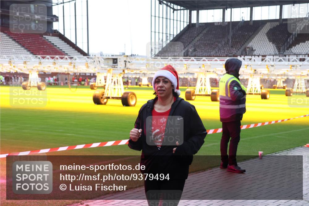 07.12.2025 - St. Pauli X-Mass-Run No. 15 Luisa Fischer http://msf.ph/oto/9379494 07.12.2025 10:35:05 Ziel 06, 3, 137, 493, 578, 2212, 2639, 3389, 3390, 4276, 4277, 4309, 4310, 4316, 4317, 4336, 4337 meine-sportfotos.de