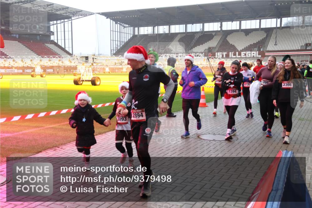 07.12.2025 - St. Pauli X-Mass-Run No. 15 Luisa Fischer http://msf.ph/oto/9379498 07.12.2025 10:06:46 Ziel 3093, 2894, 1394, 4739, 399, 2366, 34, 127, 148, 150, 180, 187, 424, 468, 562, 676, 805, 834, 893, 967, 969, 1119, 1369, 1479, 1480, 1788, 1832, 1937, 1946, 2756, 2757, 2894, 2968, 3093, 3172, 3196, 3213, 3232, 3534, 3535, 3536, 3537, 3812, 3814, 3857, 3859, 3877, 3970, 3971, 4235, 4236, 4237, 4246, 4251, 4459, 4657, 4665, 4670, 4672, 4676, 4677, 4736, 4739 meine-sportfotos.de