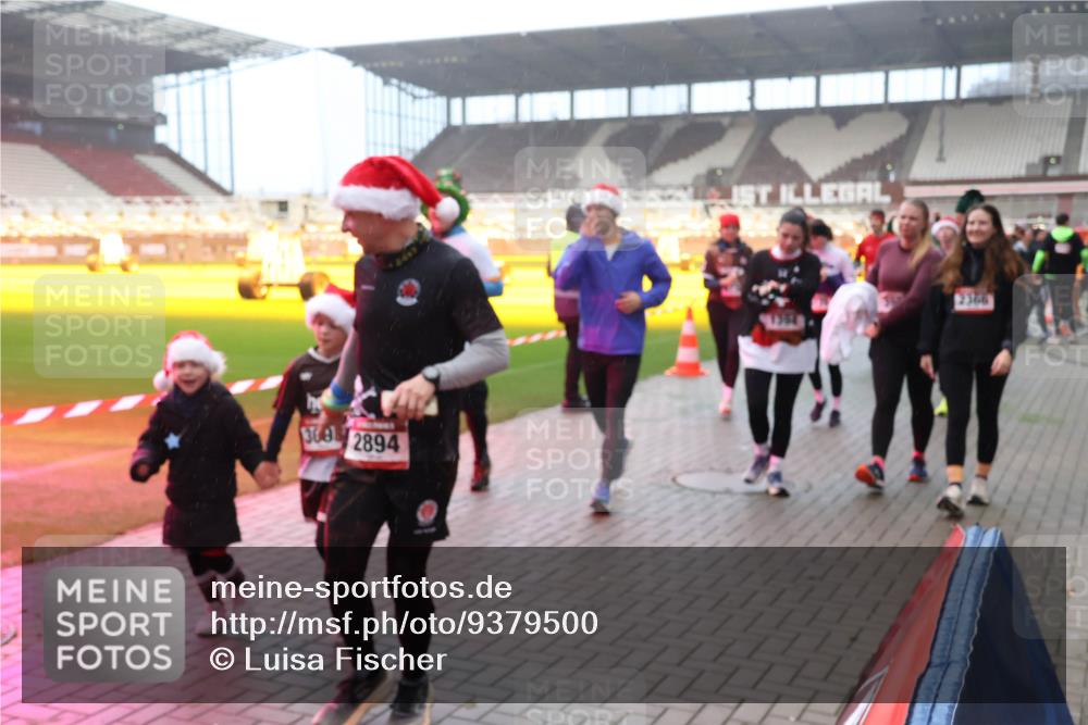 07.12.2025 - St. Pauli X-Mass-Run No. 15 Luisa Fischer http://msf.ph/oto/9379500 07.12.2025 10:06:46 Ziel 3091, 2894, 2366, 34, 127, 148, 150, 180, 187, 424, 468, 562, 676, 805, 834, 893, 967, 969, 1119, 1369, 1479, 1480, 1788, 1832, 1937, 1946, 2756, 2757, 2894, 2968, 3093, 3172, 3196, 3213, 3232, 3534, 3535, 3536, 3537, 3812, 3814, 3857, 3859, 3877, 3970, 3971, 4235, 4236, 4237, 4246, 4251, 4459, 4657, 4665, 4670, 4672, 4676, 4677, 4736, 4739 meine-sportfotos.de