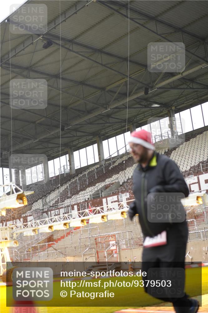 07.12.2025 - St. Pauli X-Mass-Run No. 15 Patografie http://msf.ph/oto/9379503 07.12.2025 10:13:46 Ziel 1699, 2905, 2951, 4371 meine-sportfotos.de