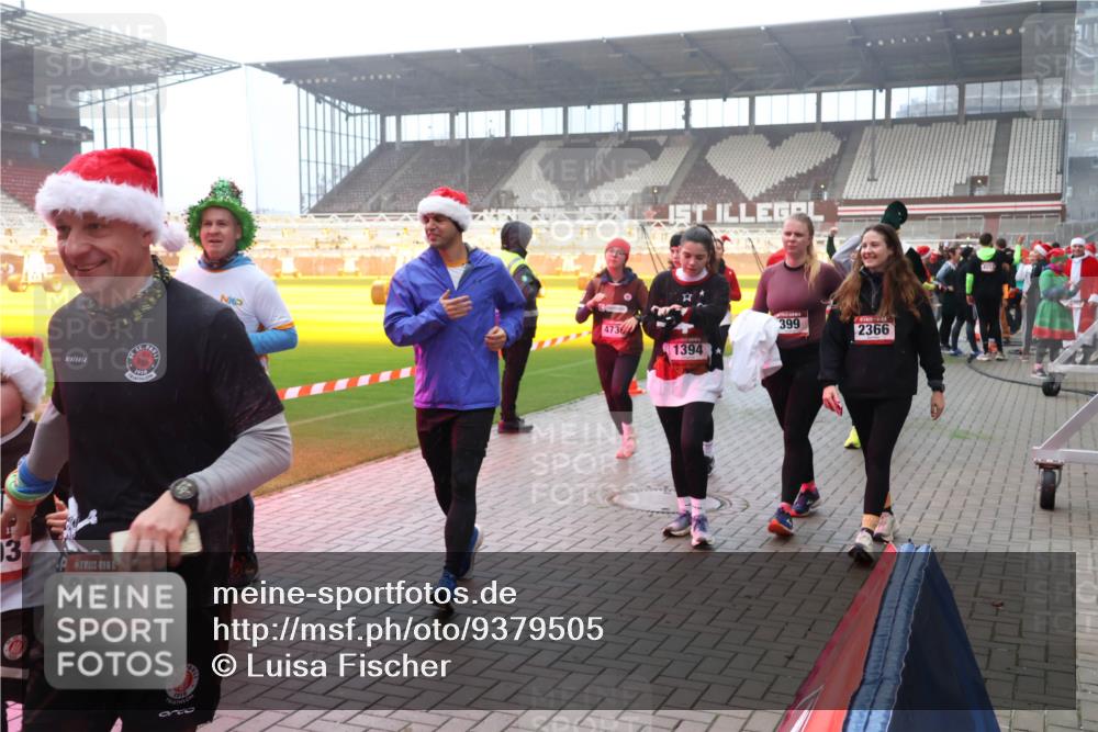 07.12.2025 - St. Pauli X-Mass-Run No. 15 Luisa Fischer http://msf.ph/oto/9379505 07.12.2025 10:06:47 Ziel 0161, 3, 2894, 1910, 399, 473, 2366, 1394, 34, 127, 148, 150, 180, 187, 424, 468, 562, 676, 805, 834, 893, 967, 969, 1119, 1369, 1479, 1480, 1788, 1832, 1937, 1946, 2756, 2757, 2894, 2968, 3093, 3172, 3196, 3213, 3232, 3330, 3534, 3535, 3536, 3537, 3812, 3814, 3857, 3859, 3970, 3971, 4235, 4236, 4237, 4246, 4251, 4459, 4657, 4665, 4670, 4672, 4676, 4677, 4736, 4739 meine-sportfotos.de