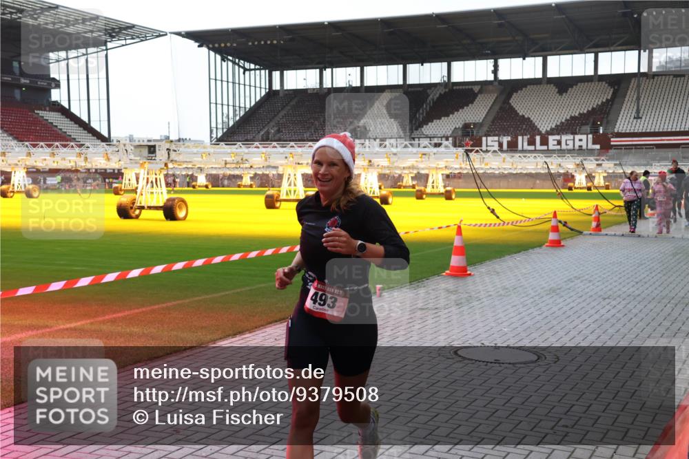 07.12.2025 - St. Pauli X-Mass-Run No. 15 Luisa Fischer http://msf.ph/oto/9379508 07.12.2025 10:35:11 Ziel 15, 493, 438, 137, 493, 561, 578, 2212, 2639, 3389, 3390, 4276, 4277, 4309, 4310, 4316, 4317, 4336, 4337 meine-sportfotos.de