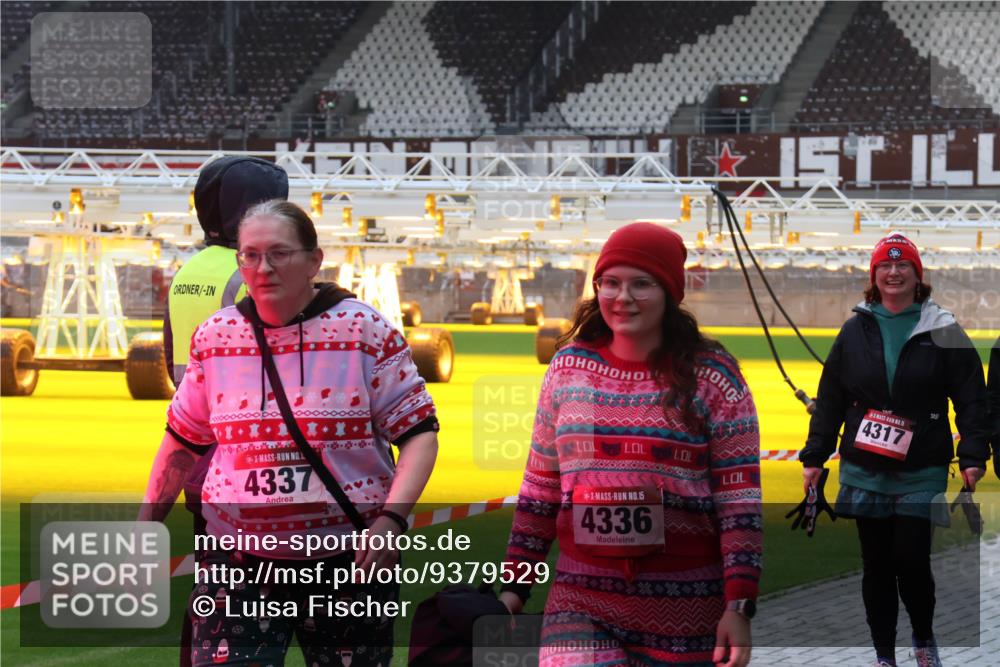 07.12.2025 - St. Pauli X-Mass-Run No. 15 Luisa Fischer http://msf.ph/oto/9379529 07.12.2025 10:35:22 Ziel 4317, 1, 4337, 15, 4336, 137, 493, 561, 578, 2353, 2422, 2857, 2863, 3389, 3390, 4147, 4149, 4276, 4277, 4309, 4310, 4316, 4317, 4336, 4337, 4443, 4772, 4776, 4778, 4779 meine-sportfotos.de