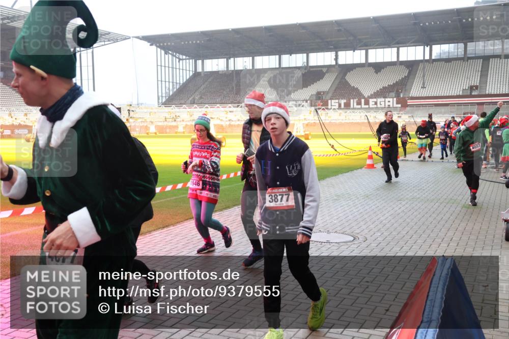 07.12.2025 - St. Pauli X-Mass-Run No. 15 Luisa Fischer http://msf.ph/oto/9379555 07.12.2025 10:06:53 Ziel 1946, 3877, 4657, 34, 127, 148, 150, 180, 187, 424, 468, 562, 805, 834, 893, 967, 969, 1119, 1369, 1479, 1480, 1788, 1832, 1937, 1946, 2129, 2757, 2894, 2968, 3093, 3172, 3196, 3213, 3232, 3330, 3333, 3534, 3535, 3536, 3537, 3812, 3814, 3857, 3859, 3970, 3971, 4235, 4236, 4237, 4246, 4251, 4459, 4657, 4665, 4670, 4672, 4676, 4677, 4735, 4736, 4738, 4739 meine-sportfotos.de