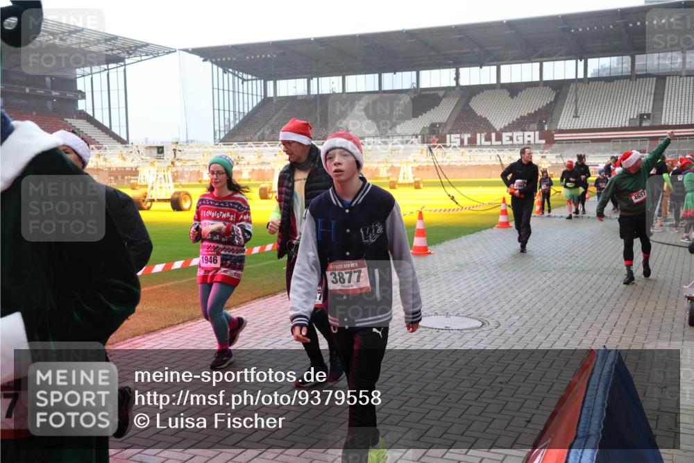 07.12.2025 - St. Pauli X-Mass-Run No. 15 Luisa Fischer http://msf.ph/oto/9379558 07.12.2025 10:06:53 Ziel 1946, 15, 3877, 4657, 34, 127, 148, 150, 180, 187, 424, 468, 562, 805, 834, 893, 967, 969, 1119, 1369, 1479, 1480, 1788, 1832, 1937, 1946, 2129, 2757, 2894, 2968, 3093, 3172, 3196, 3213, 3232, 3330, 3333, 3534, 3535, 3536, 3537, 3812, 3814, 3857, 3859, 3970, 3971, 4235, 4236, 4237, 4246, 4251, 4459, 4657, 4665, 4670, 4672, 4676, 4677, 4735, 4736, 4738, 4739 meine-sportfotos.de