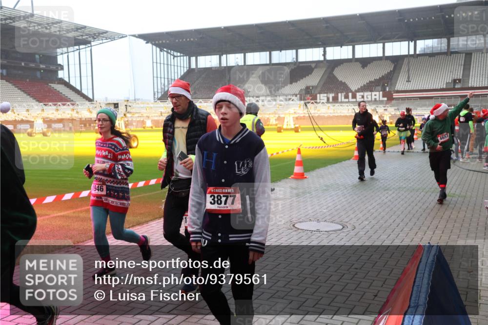 07.12.2025 - St. Pauli X-Mass-Run No. 15 Luisa Fischer http://msf.ph/oto/9379561 07.12.2025 10:06:53 Ziel 1946, 15, 3877, 34, 127, 148, 150, 180, 187, 424, 468, 562, 805, 834, 893, 967, 969, 1119, 1369, 1479, 1480, 1788, 1832, 1937, 1946, 2129, 2757, 2894, 2968, 3093, 3172, 3196, 3213, 3232, 3330, 3333, 3534, 3535, 3536, 3537, 3812, 3814, 3857, 3859, 3970, 3971, 4235, 4236, 4237, 4246, 4251, 4459, 4657, 4665, 4670, 4672, 4676, 4677, 4735, 4736, 4738, 4739 meine-sportfotos.de
