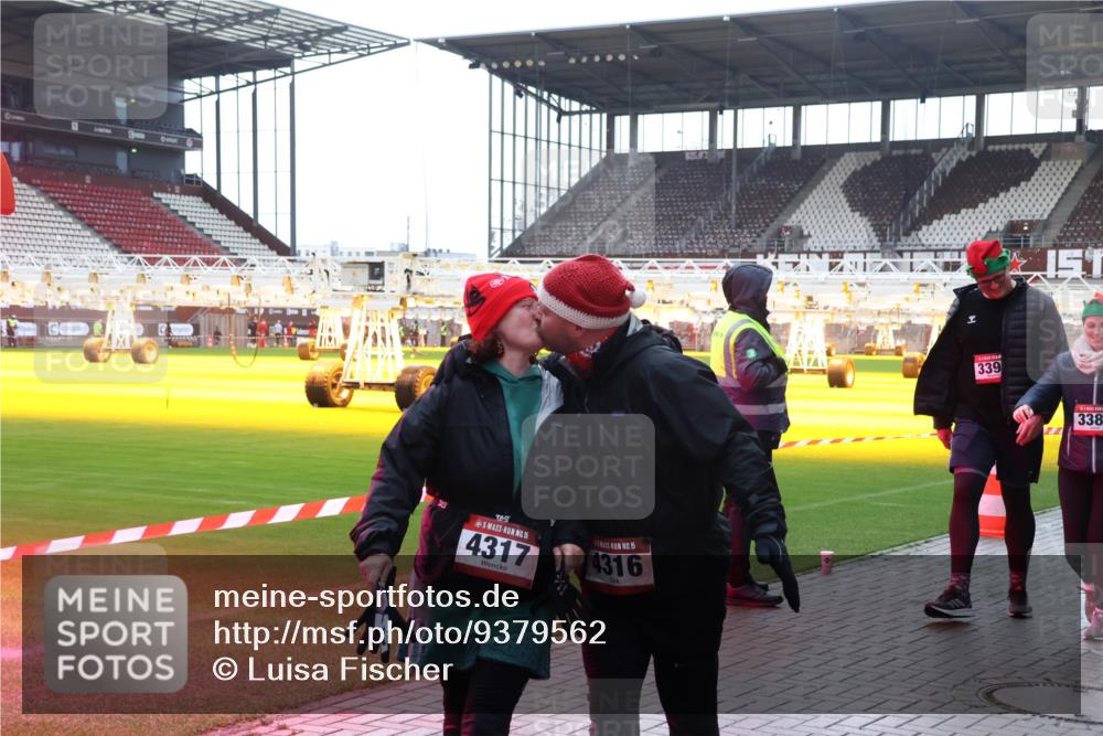 07.12.2025 - St. Pauli X-Mass-Run No. 15 Luisa Fischer http://msf.ph/oto/9379562 07.12.2025 10:35:27 Ziel 15, 4317, 15, 4316, 339, 338, 137, 493, 561, 578, 2353, 2406, 2422, 2857, 2863, 3224, 3389, 3390, 3721, 4147, 4149, 4276, 4277, 4309, 4310, 4316, 4317, 4336, 4337, 4443, 4772, 4776, 4778, 4779 meine-sportfotos.de
