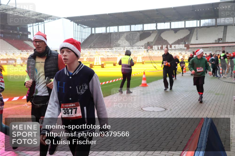 07.12.2025 - St. Pauli X-Mass-Run No. 15 Luisa Fischer http://msf.ph/oto/9379566 07.12.2025 10:06:54 Ziel 18, 15, 3877, 4657, 34, 127, 148, 150, 180, 187, 468, 562, 805, 893, 967, 969, 1007, 1119, 1369, 1479, 1480, 1788, 1832, 1937, 1946, 2129, 2894, 2968, 3093, 3172, 3196, 3213, 3232, 3330, 3333, 3534, 3535, 3536, 3537, 3812, 3814, 3857, 3859, 3970, 3971, 4235, 4236, 4237, 4246, 4251, 4459, 4657, 4665, 4670, 4672, 4676, 4677, 4735, 4736, 4738, 4739 meine-sportfotos.de