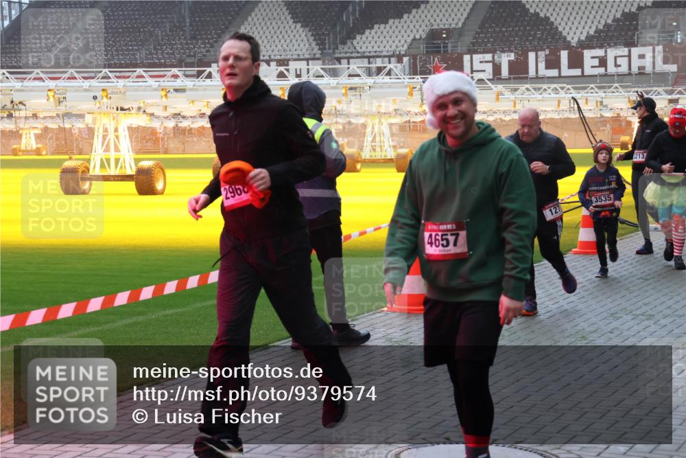 07.12.2025 - St. Pauli X-Mass-Run No. 15 Luisa Fischer http://msf.ph/oto/9379574 07.12.2025 10:06:56 Ziel 296, 4657, 127, 3535, 3213, 34, 127, 148, 150, 180, 187, 468, 562, 867, 893, 967, 969, 1007, 1119, 1369, 1479, 1480, 1788, 1832, 1937, 1946, 2129, 2894, 2968, 3093, 3172, 3196, 3213, 3232, 3330, 3333, 3534, 3535, 3536, 3537, 3970, 3971, 4246, 4251, 4459, 4657, 4665, 4670, 4672, 4676, 4677, 4735, 4736, 4738, 4739 meine-sportfotos.de