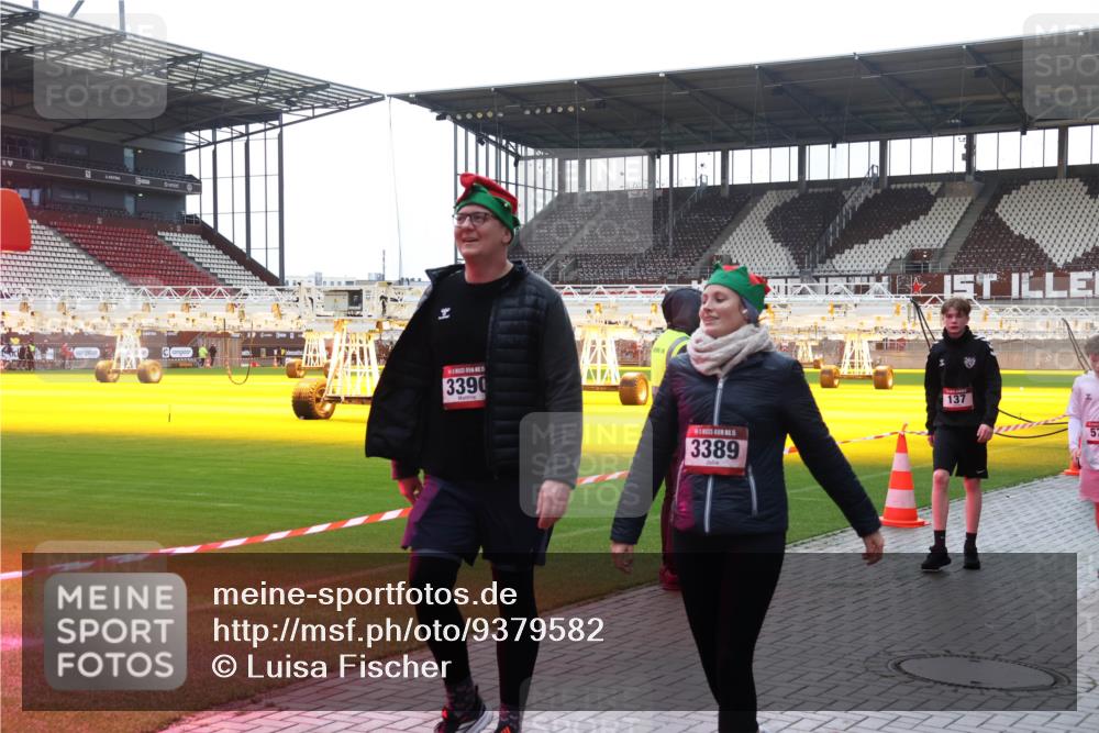 07.12.2025 - St. Pauli X-Mass-Run No. 15 Luisa Fischer http://msf.ph/oto/9379582 07.12.2025 10:35:30 Ziel 3390, 3389, 137, 57, 137, 493, 561, 578, 998, 1100, 1365, 2353, 2406, 2422, 2857, 2863, 3224, 3721, 4147, 4149, 4276, 4277, 4309, 4310, 4316, 4317, 4336, 4337, 4443, 4595, 4772, 4776, 4778, 4779 meine-sportfotos.de
