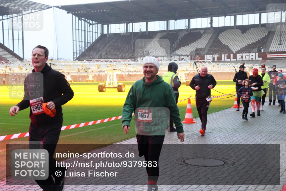 07.12.2025 - St. Pauli X-Mass-Run No. 15 Luisa Fischer http://msf.ph/oto/9379583 07.12.2025 10:06:57 Ziel 2968, 2968, 4657, 01, 3535, 3536, 30, 34, 127, 148, 150, 180, 187, 468, 562, 867, 893, 967, 969, 1007, 1119, 1369, 1479, 1480, 1788, 1832, 1937, 1946, 2129, 2894, 2968, 3093, 3189, 3196, 3213, 3232, 3330, 3333, 3534, 3535, 3536, 3537, 3970, 3971, 4246, 4251, 4459, 4657, 4665, 4670, 4672, 4676, 4677, 4735, 4736, 4738, 4739 meine-sportfotos.de