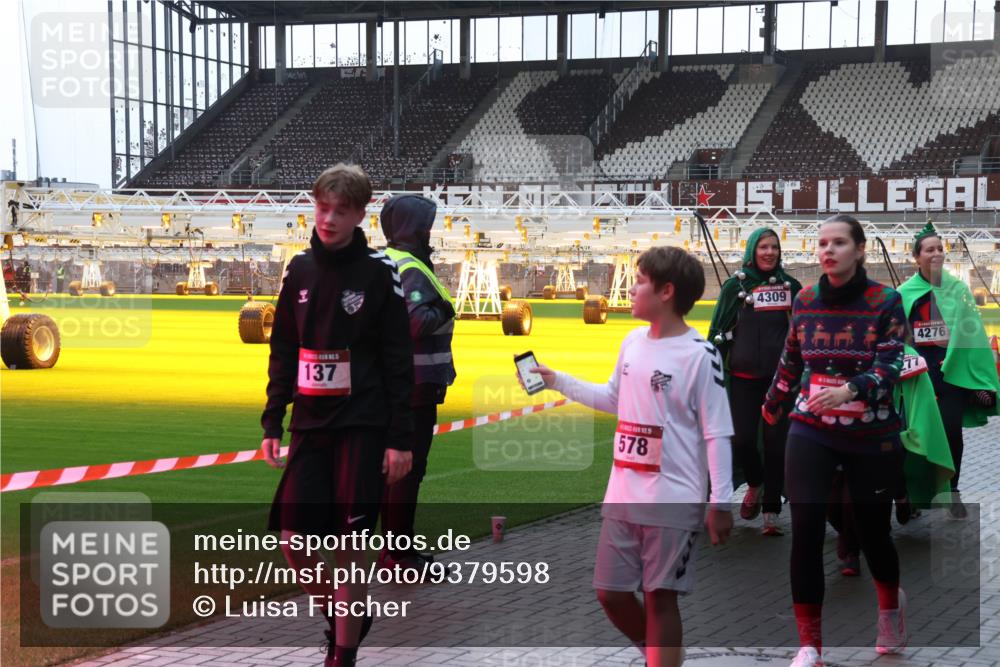 07.12.2025 - St. Pauli X-Mass-Run No. 15 Luisa Fischer http://msf.ph/oto/9379598 07.12.2025 10:35:33 Ziel 137, 578, 4309, 77, 4276, 137, 493, 561, 578, 998, 1100, 1365, 2353, 2406, 2422, 2857, 2863, 3224, 3721, 4147, 4149, 4276, 4277, 4309, 4310, 4443, 4595, 4772, 4776, 4778, 4779 meine-sportfotos.de