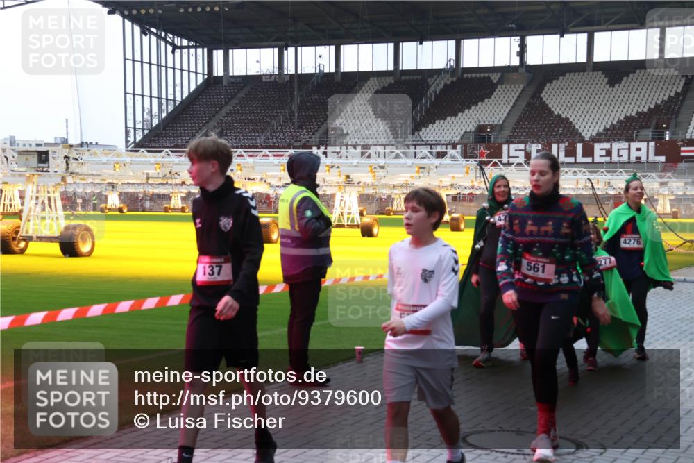 07.12.2025 - St. Pauli X-Mass-Run No. 15 Luisa Fischer http://msf.ph/oto/9379600 07.12.2025 10:35:34 Ziel 137, 43, 277, 561, 4276, 493, 561, 998, 1100, 1365, 2353, 2406, 2422, 2857, 2863, 3224, 3721, 4147, 4149, 4276, 4277, 4309, 4310, 4443, 4595, 4772, 4776, 4778, 4779 meine-sportfotos.de