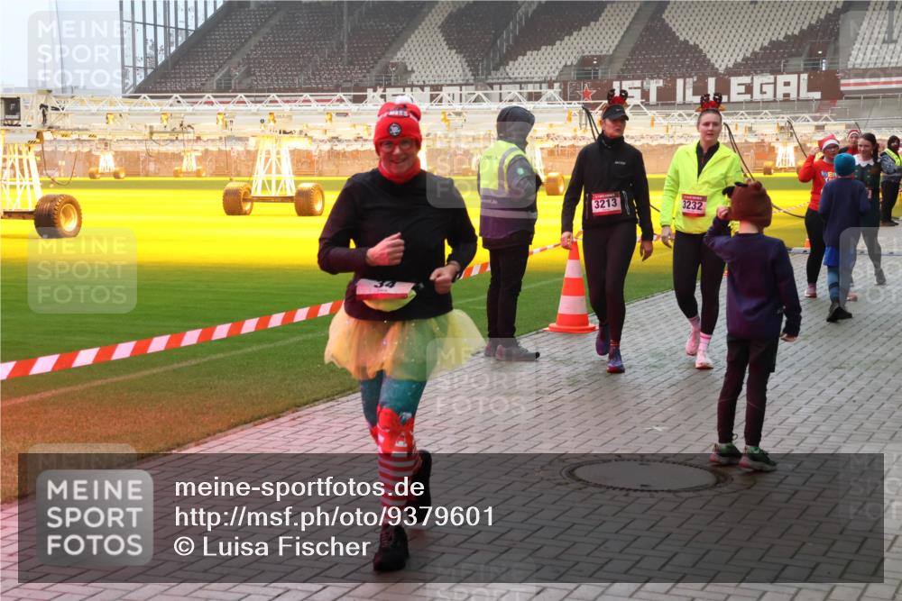 07.12.2025 - St. Pauli X-Mass-Run No. 15 Luisa Fischer http://msf.ph/oto/9379601 07.12.2025 10:07:02 Ziel 3213, 3232, 34, 127, 150, 187, 217, 366, 562, 867, 893, 967, 969, 972, 975, 1007, 1103, 1119, 1369, 1479, 1480, 1505, 1735, 1736, 1832, 1937, 1946, 2129, 3189, 3213, 3232, 3330, 3333, 3534, 3535, 3536, 3537, 3970, 3971, 4459, 4657, 4665, 4670, 4672, 4676, 4677, 4735, 4736, 4738, 4739 meine-sportfotos.de