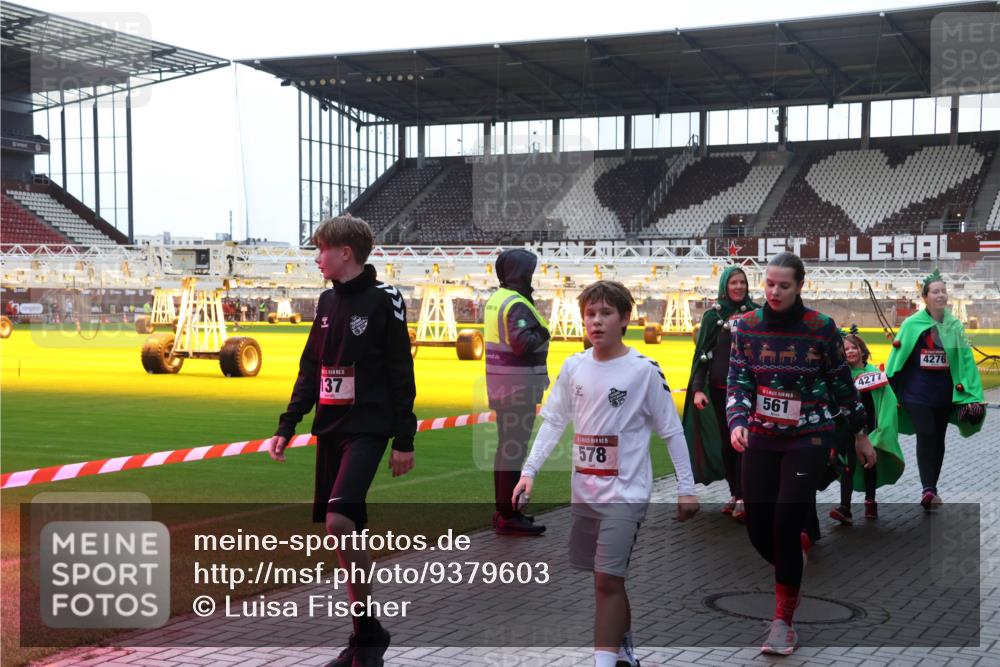 07.12.2025 - St. Pauli X-Mass-Run No. 15 Luisa Fischer http://msf.ph/oto/9379603 07.12.2025 10:35:34 Ziel 15, 137, 578, 561, 4277, 4276, 493, 561, 998, 1100, 1365, 2353, 2406, 2422, 2857, 2863, 3224, 3721, 4147, 4149, 4276, 4277, 4309, 4310, 4443, 4595, 4772, 4776, 4778, 4779 meine-sportfotos.de