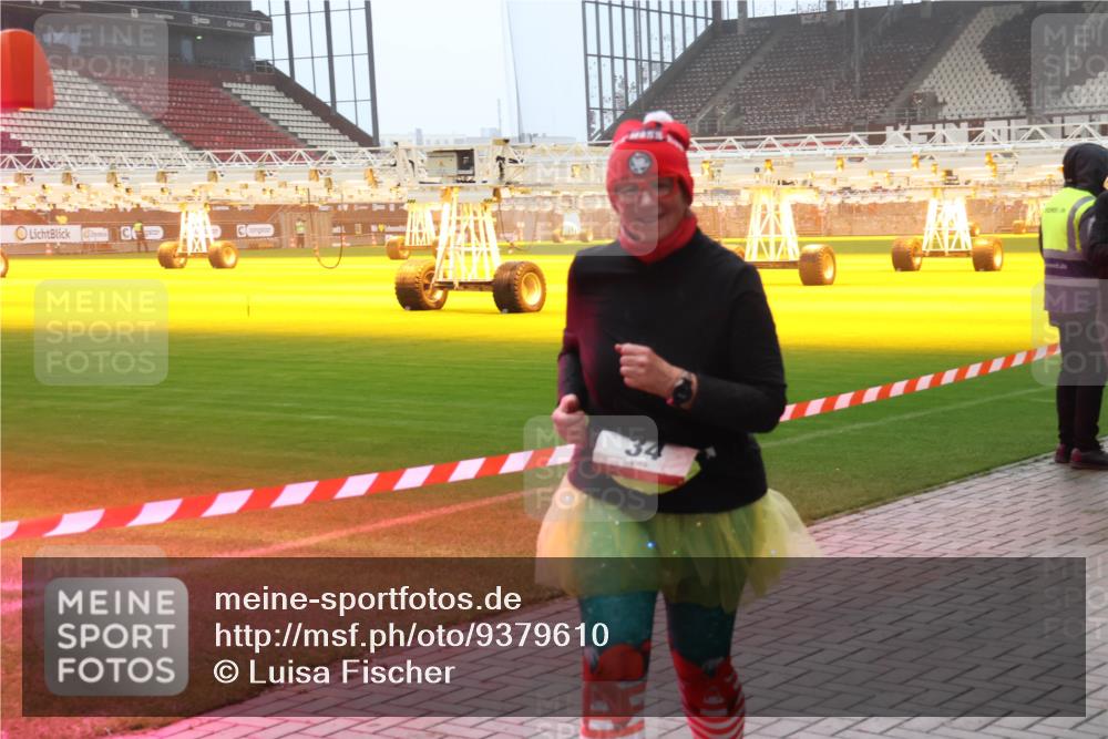 07.12.2025 - St. Pauli X-Mass-Run No. 15 Luisa Fischer http://msf.ph/oto/9379610 07.12.2025 10:07:03 Ziel 34, 34, 127, 150, 187, 217, 366, 562, 867, 893, 967, 969, 972, 975, 1007, 1103, 1119, 1369, 1479, 1480, 1505, 1735, 1736, 1832, 1937, 1946, 2129, 3189, 3213, 3232, 3330, 3333, 3534, 3535, 3536, 3537, 3970, 3971, 4459, 4657, 4665, 4670, 4672, 4676, 4677, 4735, 4736, 4738, 4739 meine-sportfotos.de