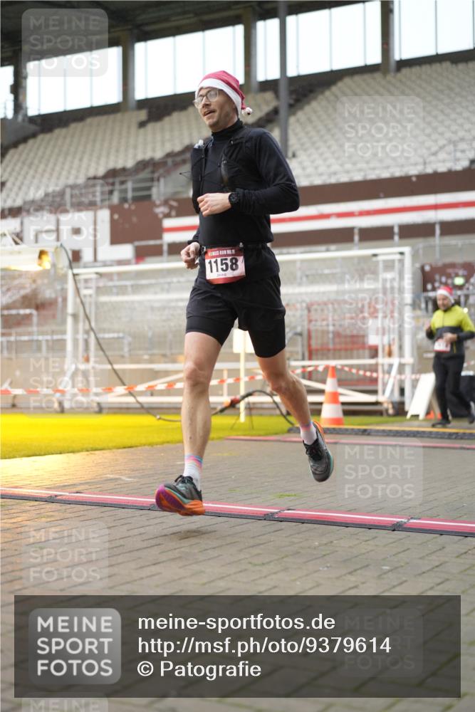 07.12.2025 - St. Pauli X-Mass-Run No. 15 Patografie http://msf.ph/oto/9379614 07.12.2025 10:14:22 Ziel 174, 352, 1158, 2564, 2617, 2618, 2864, 4489, 4545 meine-sportfotos.de