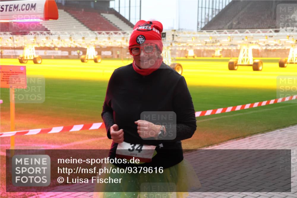 07.12.2025 - St. Pauli X-Mass-Run No. 15 Luisa Fischer http://msf.ph/oto/9379616 07.12.2025 10:07:03 Ziel 34, 34, 127, 150, 187, 217, 366, 562, 867, 893, 967, 969, 972, 975, 1007, 1103, 1119, 1369, 1479, 1480, 1505, 1735, 1736, 1832, 1937, 1946, 2129, 3189, 3213, 3232, 3330, 3333, 3534, 3535, 3536, 3537, 3970, 3971, 4459, 4657, 4665, 4670, 4672, 4676, 4677, 4735, 4736, 4738, 4739 meine-sportfotos.de