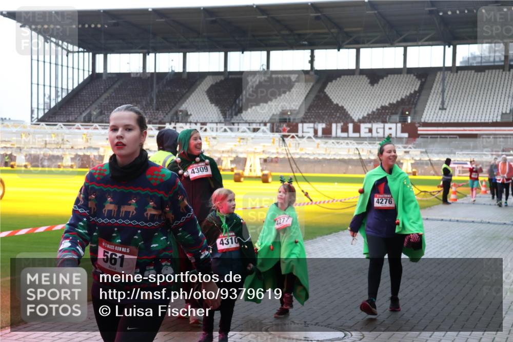 07.12.2025 - St. Pauli X-Mass-Run No. 15 Luisa Fischer http://msf.ph/oto/9379619 07.12.2025 10:35:36 Ziel 4309, 15, 561, 4310, 4277, 4276, 493, 561, 998, 1100, 1365, 2353, 2406, 2422, 2857, 2863, 3224, 3721, 4147, 4149, 4276, 4277, 4309, 4310, 4443, 4595, 4772, 4776, 4778, 4779 meine-sportfotos.de