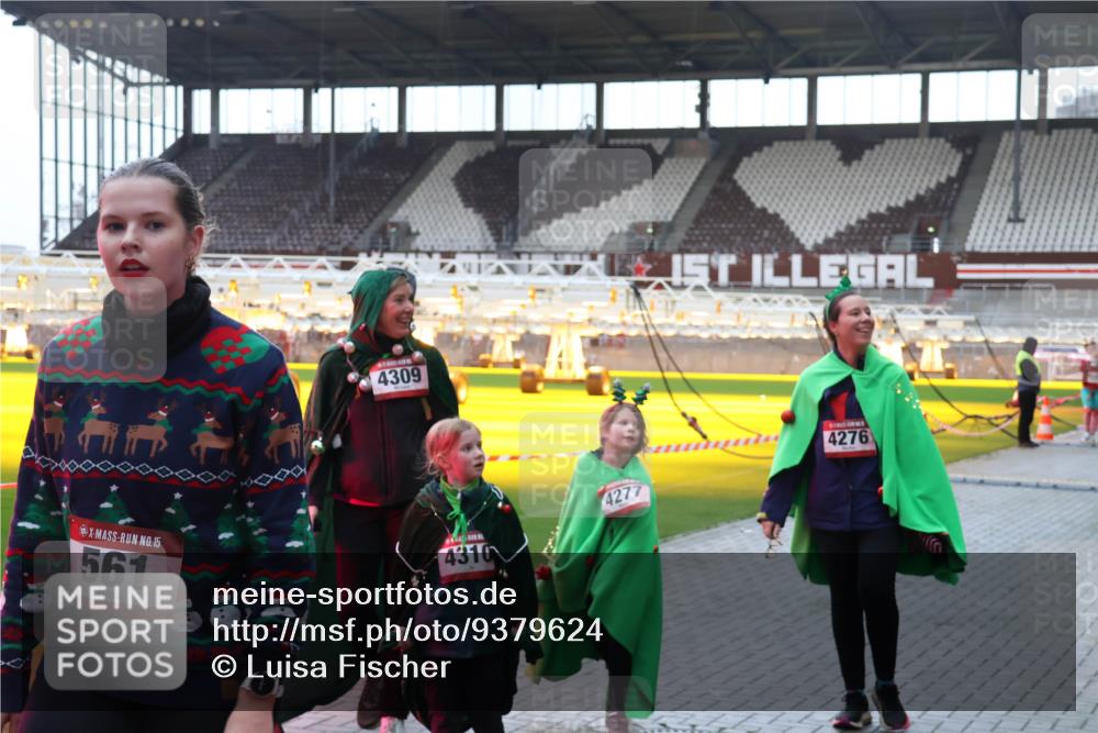 07.12.2025 - St. Pauli X-Mass-Run No. 15 Luisa Fischer http://msf.ph/oto/9379624 07.12.2025 10:35:36 Ziel 4309, 15, 561, 4310, 4277, 4276, 493, 561, 998, 1100, 1365, 2353, 2406, 2422, 2857, 2863, 3224, 3721, 4147, 4149, 4276, 4277, 4309, 4310, 4443, 4595, 4772, 4776, 4778, 4779 meine-sportfotos.de