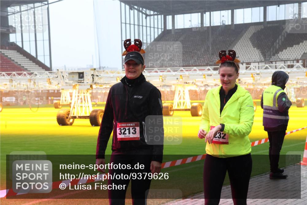 07.12.2025 - St. Pauli X-Mass-Run No. 15 Luisa Fischer http://msf.ph/oto/9379626 07.12.2025 10:07:06 Ziel 15, 3213, 232, 34, 150, 187, 217, 366, 562, 867, 893, 972, 975, 1007, 1103, 1119, 1369, 1479, 1480, 1505, 1735, 1736, 1832, 1937, 1946, 2129, 3189, 3213, 3232, 3330, 3333, 3534, 3535, 3536, 3537, 3970, 3971, 4354, 4459, 4657, 4665, 4670, 4672, 4676, 4677, 4735, 4736, 4738, 4739 meine-sportfotos.de