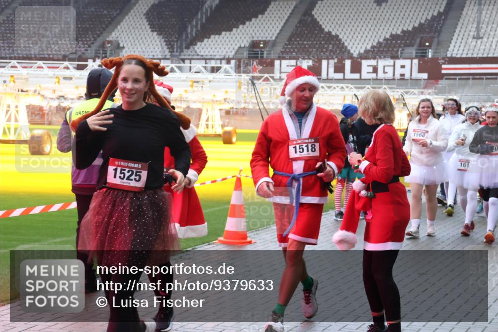 07.12.2025 - St. Pauli X-Mass-Run No. 15 Luisa Fischer http://msf.ph/oto/9379633 07.12.2025 11:11:50 Ziel 5, 1525, 1518, 1568, 161, 30, 48, 171, 182, 190, 411, 660, 667, 669, 689, 690, 697, 698, 777, 787, 788, 812, 815, 817, 832, 841, 909, 1145, 1146, 1147, 1309, 1321, 1518, 1519, 1557, 1565, 1568, 1589, 1619, 1707, 1711, 1714, 1767, 1770, 2258, 2742, 4801, 4805, 4806, 4810, 4813, 5005, 5006 meine-sportfotos.de