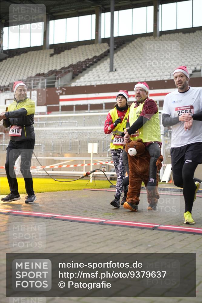 07.12.2025 - St. Pauli X-Mass-Run No. 15 Patografie http://msf.ph/oto/9379637 07.12.2025 10:14:26 Ziel 352, 1158, 2564, 2617, 2618, 2864, 4489, 4508, 4545 meine-sportfotos.de
