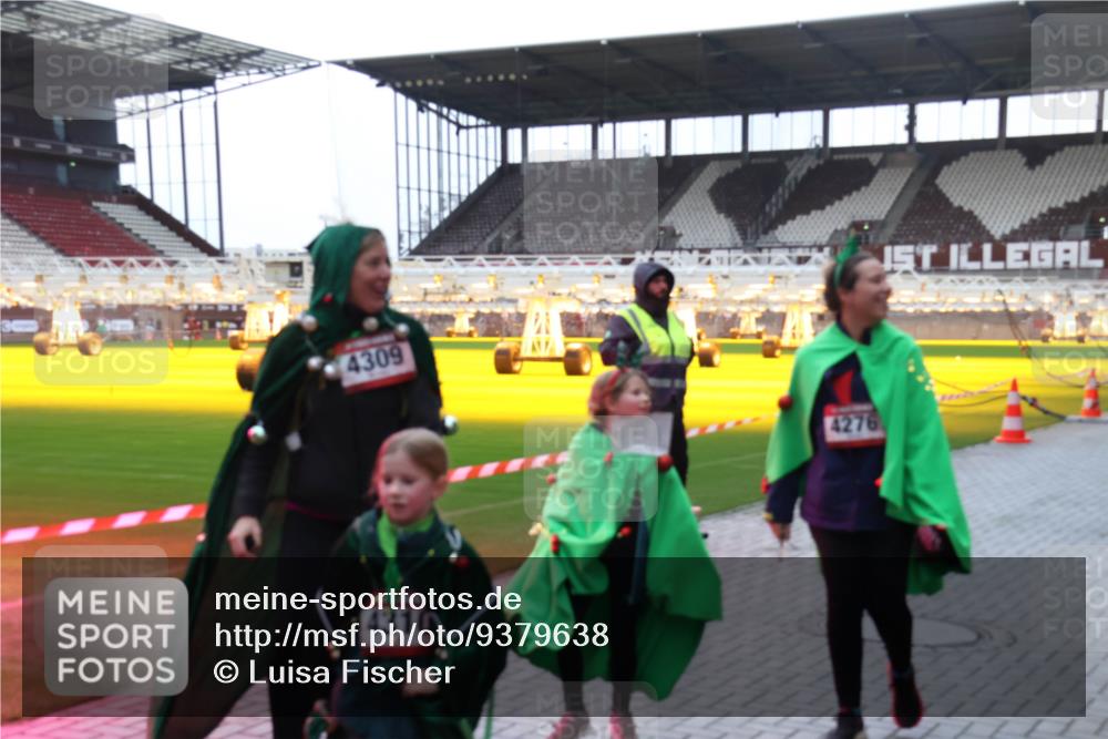07.12.2025 - St. Pauli X-Mass-Run No. 15 Luisa Fischer http://msf.ph/oto/9379638 07.12.2025 10:35:38 Ziel 4309, 4310, 4276, 493, 561, 998, 1100, 1365, 2353, 2406, 2422, 2857, 2863, 3224, 3721, 4147, 4149, 4276, 4277, 4309, 4310, 4443, 4595, 4772, 4776, 4778, 4779 meine-sportfotos.de