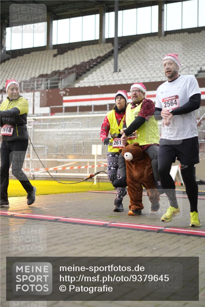 07.12.2025 - St. Pauli X-Mass-Run No. 15 Patografie http://msf.ph/oto/9379645 07.12.2025 10:14:26 Ziel 352, 1158, 2564, 2617, 2618, 2864, 4489, 4508, 4545 meine-sportfotos.de