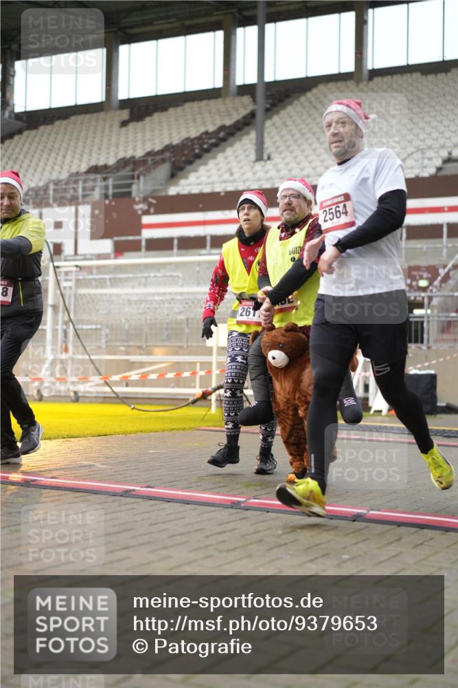 07.12.2025 - St. Pauli X-Mass-Run No. 15 Patografie http://msf.ph/oto/9379653 07.12.2025 10:14:26 Ziel 352, 1158, 2564, 2617, 2618, 2864, 4489, 4508, 4545 meine-sportfotos.de