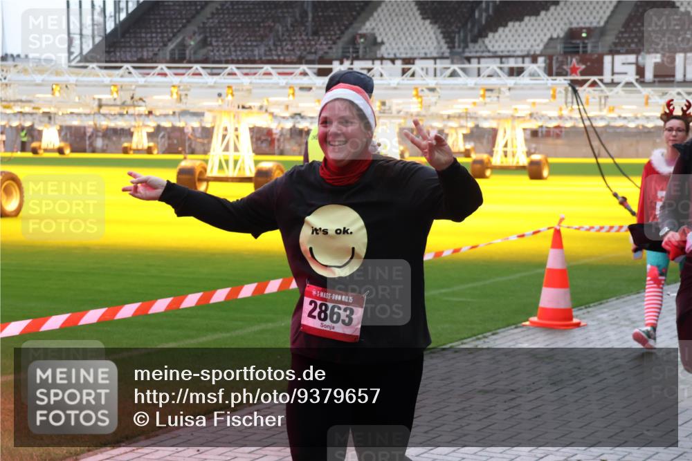07.12.2025 - St. Pauli X-Mass-Run No. 15 Luisa Fischer http://msf.ph/oto/9379657 07.12.2025 10:35:52 Ziel 15, 2863, 561, 998, 1100, 1365, 1822, 2353, 2406, 2422, 2857, 2863, 3224, 3721, 4034, 4147, 4149, 4443, 4595, 4772, 4776, 4778, 4779 meine-sportfotos.de