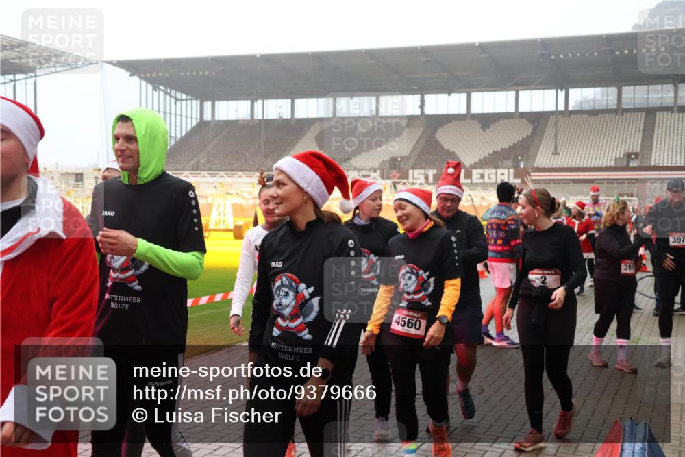 07.12.2025 - St. Pauli X-Mass-Run No. 15 Luisa Fischer http://msf.ph/oto/9379666 07.12.2025 10:07:24 Ziel 4560, 397, 397, 150, 217, 366, 421, 562, 792, 867, 972, 975, 1007, 1103, 1505, 1572, 1735, 1736, 2129, 2983, 3189, 3330, 3333, 3414, 3945, 3970, 3971, 4354, 4459, 4735, 4738 meine-sportfotos.de