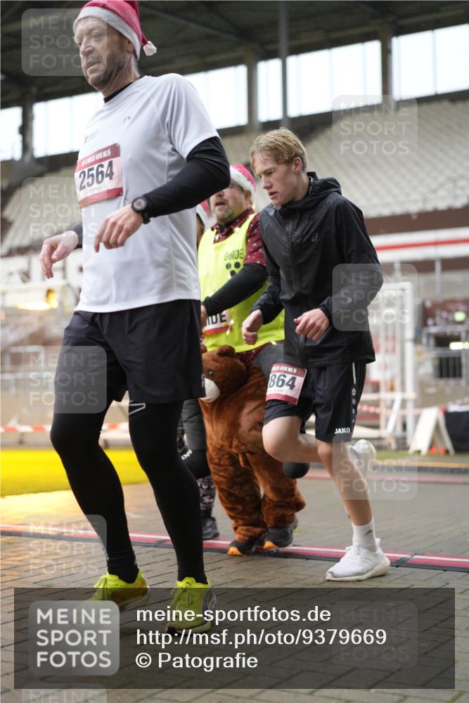 07.12.2025 - St. Pauli X-Mass-Run No. 15 Patografie http://msf.ph/oto/9379669 07.12.2025 10:14:27 Ziel 352, 1158, 2564, 2617, 2618, 2864, 4489, 4508, 4545 meine-sportfotos.de