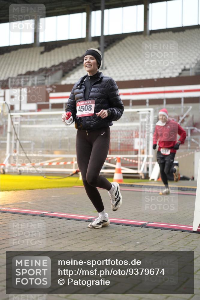 07.12.2025 - St. Pauli X-Mass-Run No. 15 Patografie http://msf.ph/oto/9379674 07.12.2025 10:14:29 Ziel 352, 1158, 2564, 2617, 2618, 2864, 3565, 4508, 4545 meine-sportfotos.de