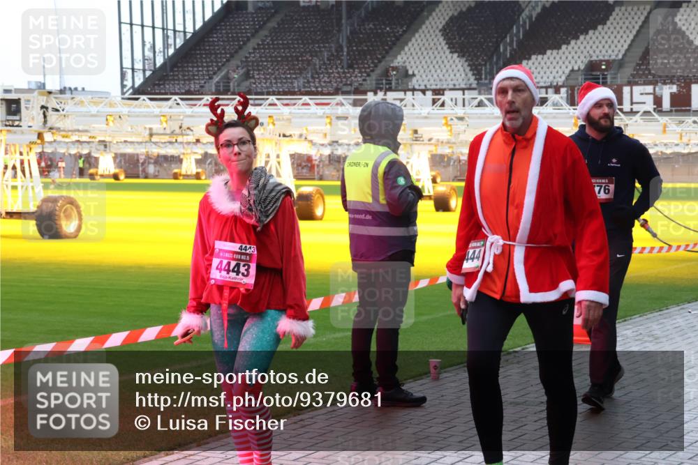 07.12.2025 - St. Pauli X-Mass-Run No. 15 Luisa Fischer http://msf.ph/oto/9379681 07.12.2025 10:35:56 Ziel 4443, 15, 4443, 444, 76, 561, 998, 1100, 1365, 1822, 2353, 2406, 2422, 2489, 2857, 2863, 3224, 3721, 4034, 4147, 4149, 4443, 4595, 4772, 4776, 4778, 4779 meine-sportfotos.de