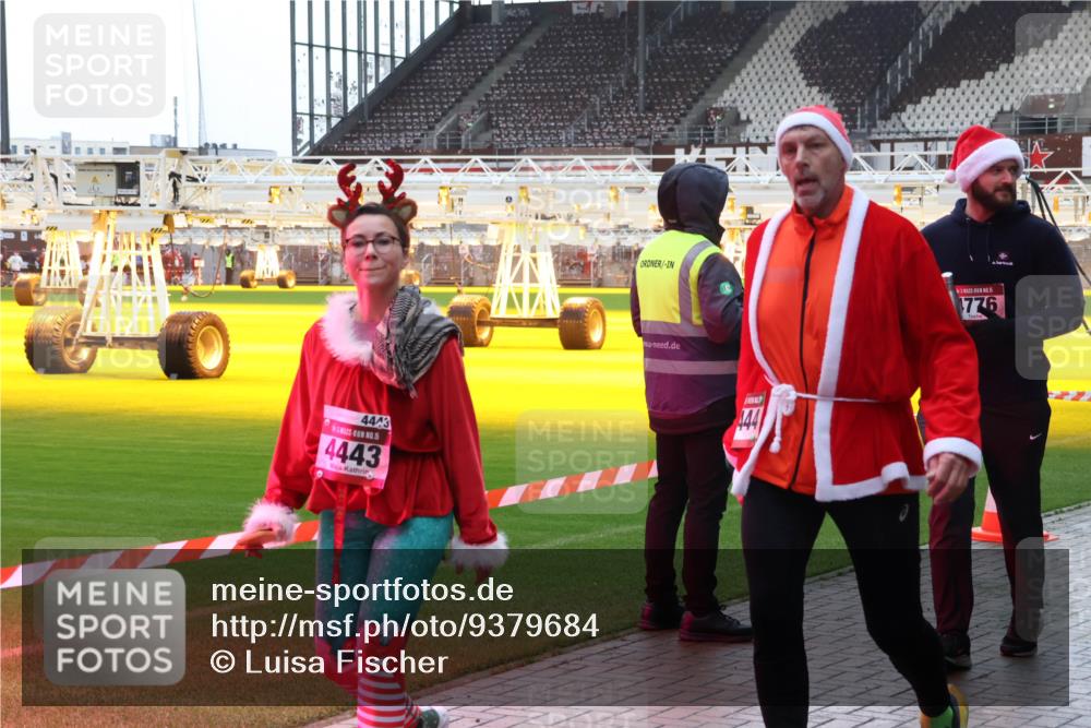 07.12.2025 - St. Pauli X-Mass-Run No. 15 Luisa Fischer http://msf.ph/oto/9379684 07.12.2025 10:35:56 Ziel 4443, 15, 4443, 444, 5, 776, 561, 998, 1100, 1365, 1822, 2353, 2406, 2422, 2489, 2857, 2863, 3224, 3721, 4034, 4147, 4149, 4443, 4595, 4772, 4776, 4778, 4779 meine-sportfotos.de