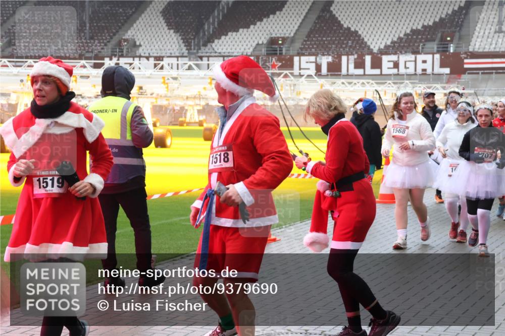 07.12.2025 - St. Pauli X-Mass-Run No. 15 Luisa Fischer http://msf.ph/oto/9379690 07.12.2025 11:11:51 Ziel 1519, 1518, 1568, 16, 257007, 48, 171, 182, 190, 411, 660, 667, 669, 689, 690, 697, 698, 777, 787, 788, 812, 815, 817, 832, 841, 909, 1145, 1146, 1147, 1309, 1321, 1518, 1519, 1557, 1565, 1568, 1589, 1619, 1707, 1711, 1714, 1767, 1770, 2258, 2742, 4801, 4805, 4806, 4810, 4813, 5005, 5006 meine-sportfotos.de