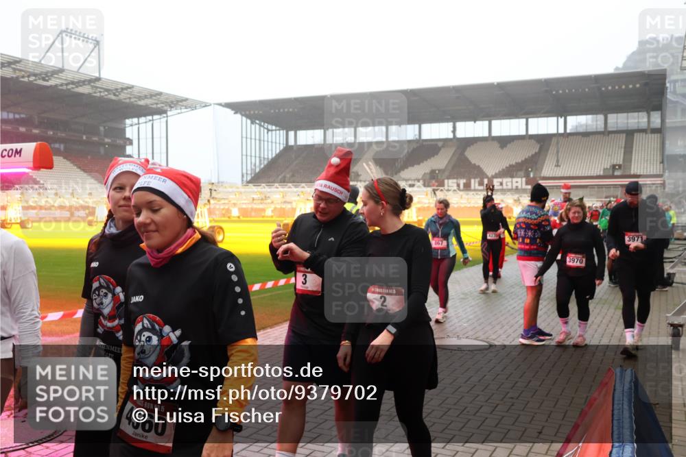 07.12.2025 - St. Pauli X-Mass-Run No. 15 Luisa Fischer http://msf.ph/oto/9379702 07.12.2025 10:07:27 Ziel 3, 15, 4560, 5, 867, 423, 3970, 3971, 150, 217, 366, 421, 792, 867, 972, 975, 1007, 1103, 1505, 1572, 1735, 1736, 2129, 2983, 3189, 3330, 3333, 3414, 3945, 3970, 3971, 4354, 4735, 4738 meine-sportfotos.de