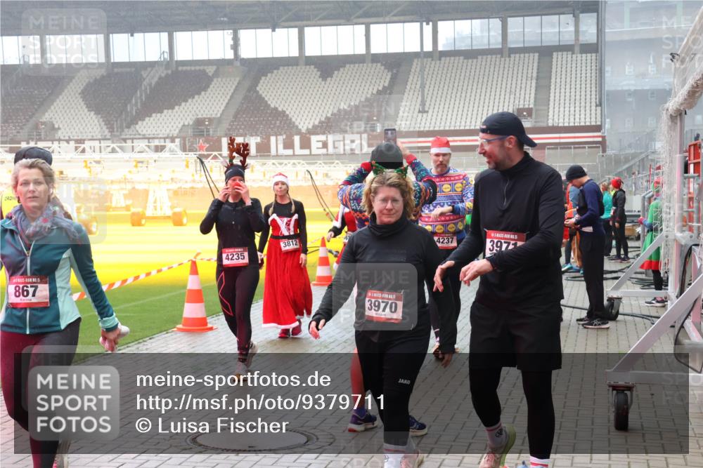 07.12.2025 - St. Pauli X-Mass-Run No. 15 Luisa Fischer http://msf.ph/oto/9379711 07.12.2025 10:07:29 Ziel 15, 867, 4235, 3812, 1, 5, 3970, 4237, 15, 3971, 150, 217, 256, 265, 272, 366, 421, 517, 685, 792, 867, 972, 975, 1007, 1103, 1187, 1234, 1505, 1572, 1735, 1736, 2129, 2983, 3189, 3330, 3333, 3414, 3945, 3970, 3971, 4354, 4735, 4738 meine-sportfotos.de