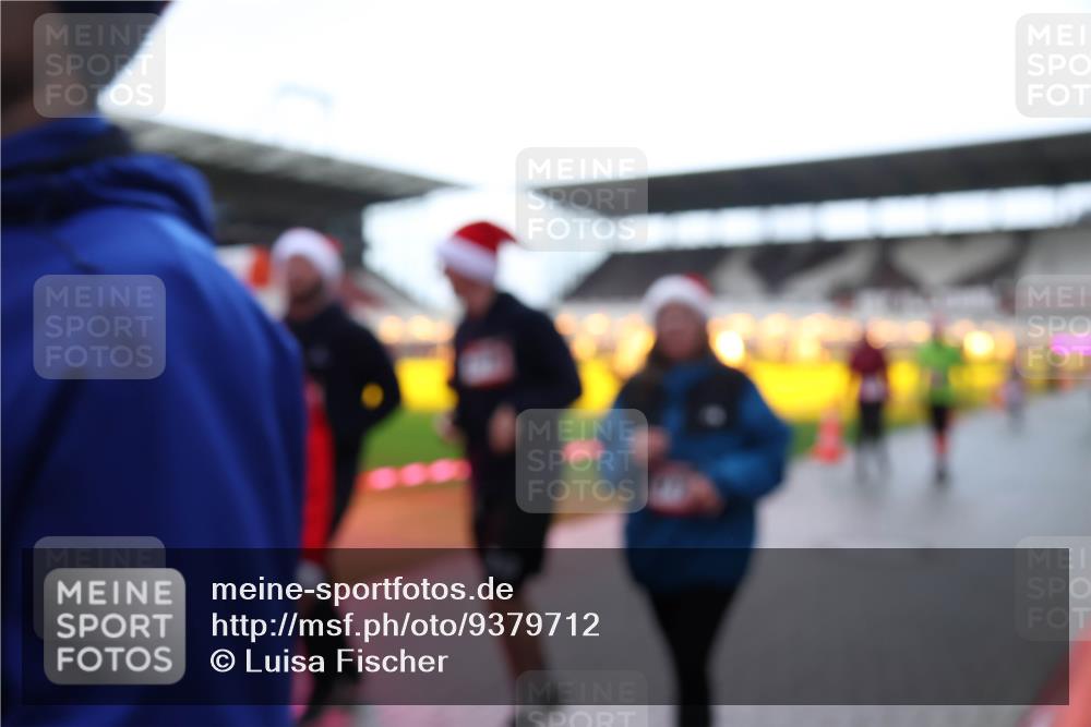 07.12.2025 - St. Pauli X-Mass-Run No. 15 Luisa Fischer http://msf.ph/oto/9379712 07.12.2025 10:35:59 Ziel 998, 1100, 1365, 1822, 2353, 2406, 2422, 2489, 2857, 2863, 3224, 3721, 4034, 4147, 4149, 4443, 4595, 4772, 4776, 4778, 4779 meine-sportfotos.de