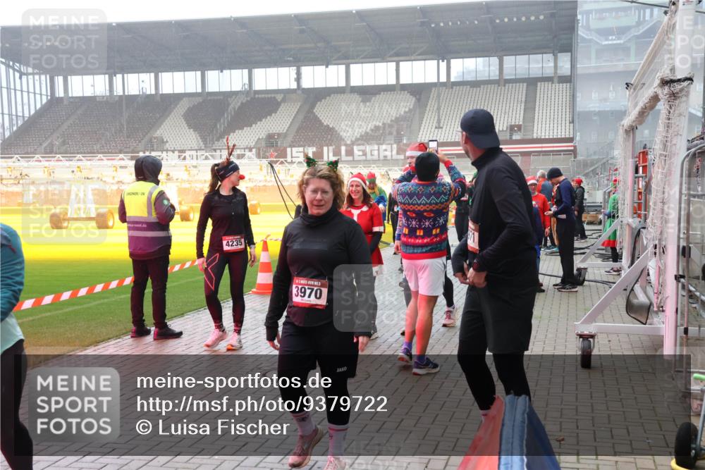 07.12.2025 - St. Pauli X-Mass-Run No. 15 Luisa Fischer http://msf.ph/oto/9379722 07.12.2025 10:07:31 Ziel 4235, 3970, 150, 217, 256, 265, 272, 366, 421, 517, 657, 685, 716, 767, 792, 867, 972, 975, 1007, 1103, 1187, 1234, 1505, 1572, 1735, 1736, 2129, 2983, 3189, 3330, 3333, 3414, 3945, 3970, 3971, 4354, 4735, 4738 meine-sportfotos.de