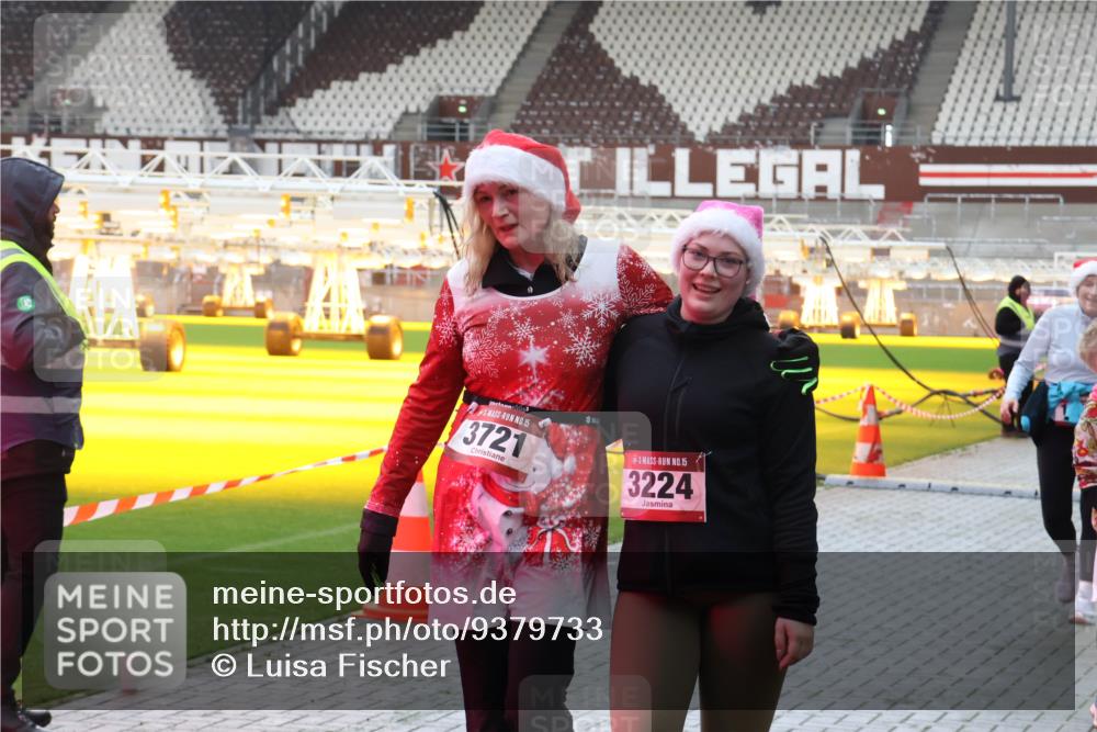 07.12.2025 - St. Pauli X-Mass-Run No. 15 Luisa Fischer http://msf.ph/oto/9379733 07.12.2025 10:36:09 Ziel 15, 3721, 15, 3224, 350, 998, 1100, 1365, 1822, 2353, 2406, 2489, 3224, 3476, 3721, 4034, 4595, 4772, 4776, 4778 meine-sportfotos.de